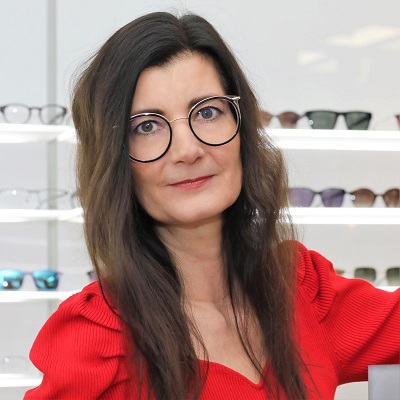 Optiker-Meisterin Gabriele Tilke betreibt das Geschäft „Augenlicht Optik“ in Berlin Weißensee.