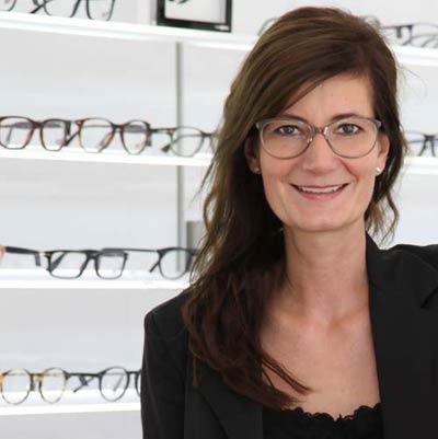Optiker-Meisterin Gabriele Tilke betreibt das Geschäft „Augenlicht Optik“ in Berlin Weißensee.