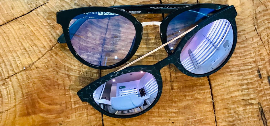 Brille mit schützendem Sonnenbrillen-Aufsatz